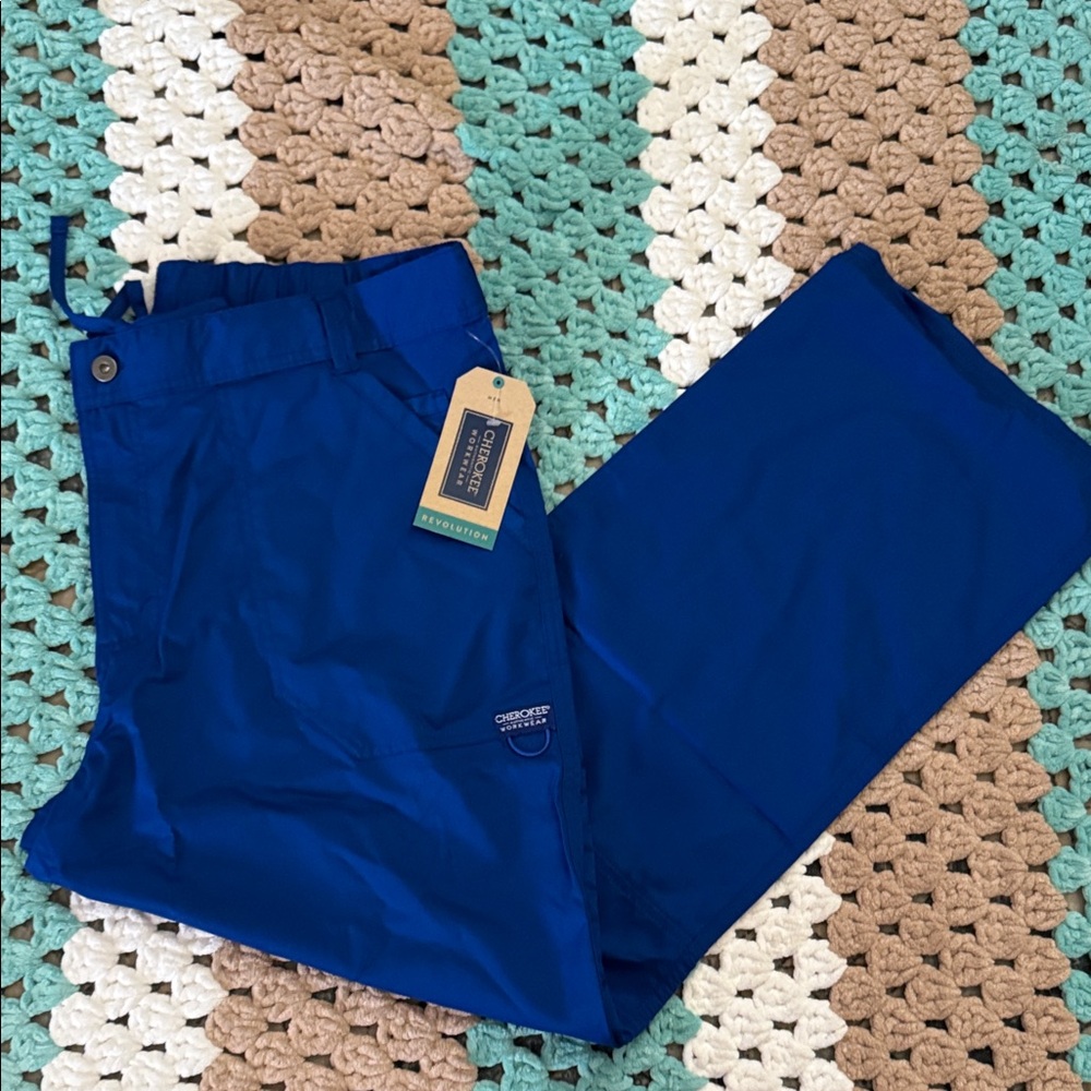 Cherokee Workwear Revolution Blue Cargo Scrub Pants Mens sz Large Short NWT